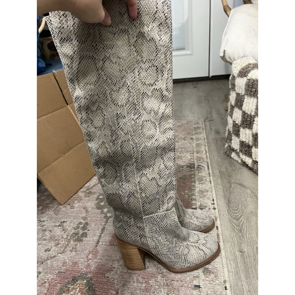 Oasis Society Faux Snakeskin Boots Size 7.5